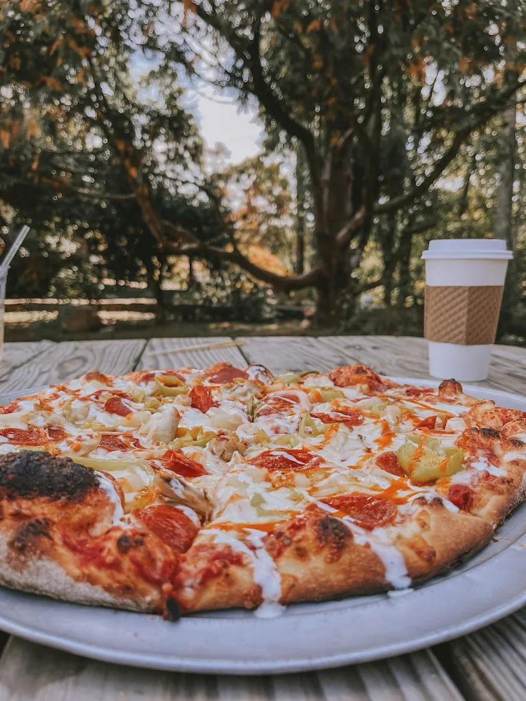 Enjoy artisan pizzas on house-made dough, sandwiches, salad, and wings at Humble Pie in Long Creek, SC.